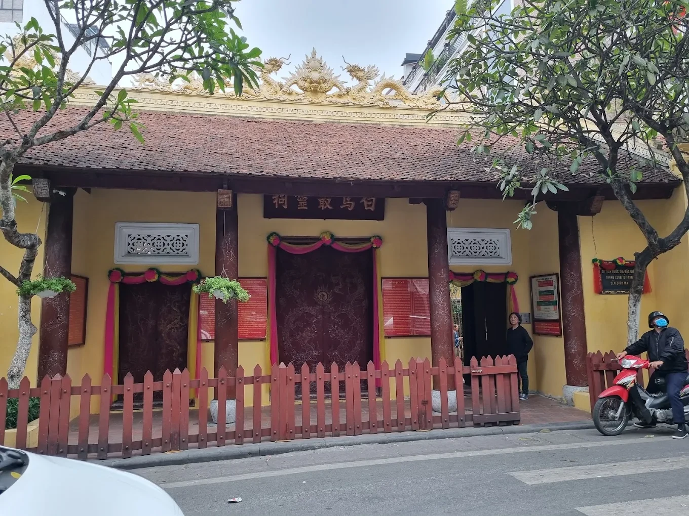 Đền Bạch Mã 03