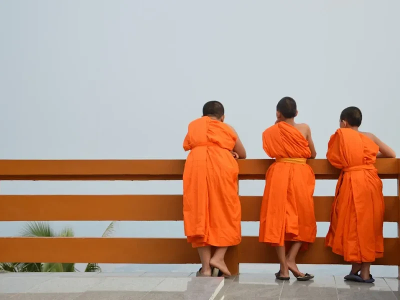 kham pha bi quyet song hanh phuc ich thuc theo phat giao