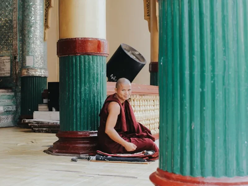 tinh nguoi trong anh sang phat giao hanh trinh yeu thuong va chua lanh