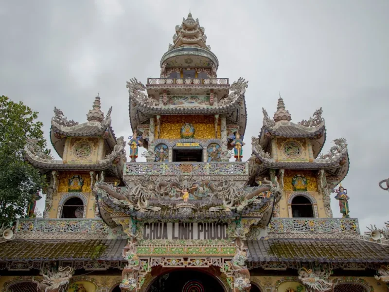 tinh yeu trong anh sang phat giao kham pha nhung gia tri tam hon
