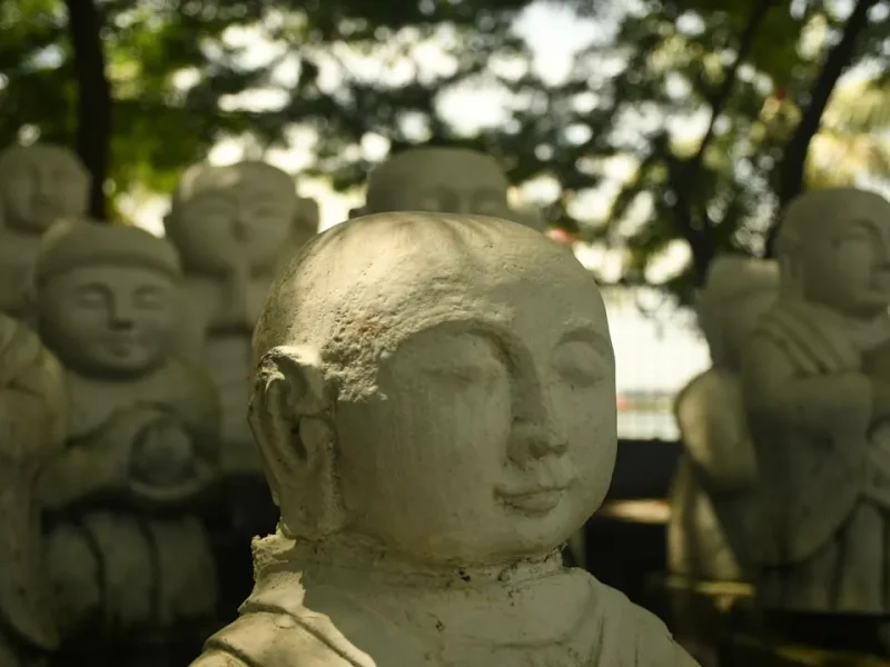 vuot qua kho au hanh trinh buong xa trong phat giao