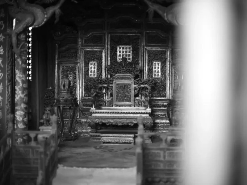 kham pha bi quyet hanh phuc tu phat giao trong cuoc song hien ai